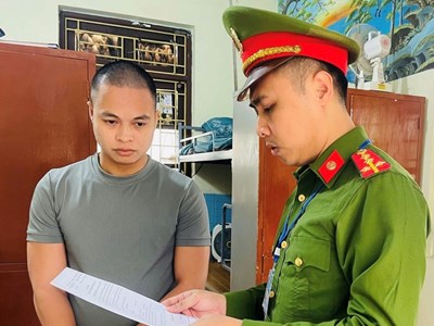 Chủ kênh TikTok “Gia đình Hải Sen” bị khởi tố thêm tội danh “Trốn thuế”