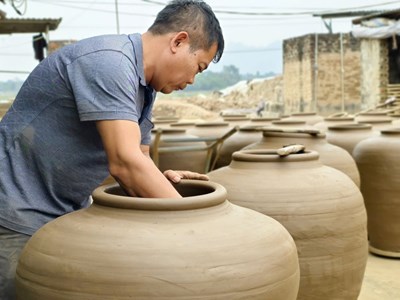 Làng nghề gốm Gia Thuỷ đỏ lửa phục vụ thị trường cuối năm