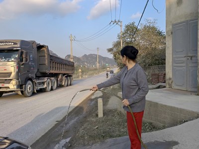 Ninh Bình: “Binh đoàn” xe tải đày ải tuyến đường gom cao tốc