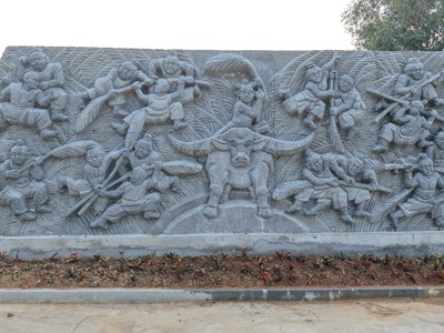 Chiêm ngưỡng bức phù điêu “Cờ lau tập trận” bằng đá lớn nhất Ninh Bình