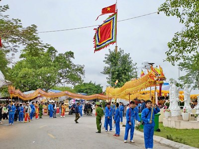 Ninh Bình: Nghiêm cấm cán bộ đi lễ chùa, lễ hội trong giờ hành chính