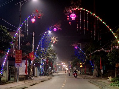 Hơn 1.150 hộ gia đình ở xã Yên Từ dựng cây Nêu đón Tết