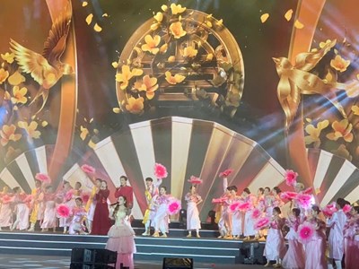 Biển người đổ về tham dự “Tết quê hương – Ninh Bình 2026”