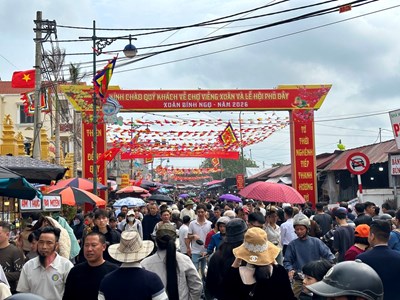 Kỳ lạ phiên chợ “mua may bán rủi” ở Ninh Bình