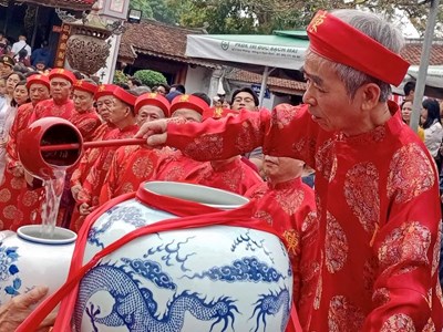 Độc đáo Lễ rước nước, tế cá tại đền Trần