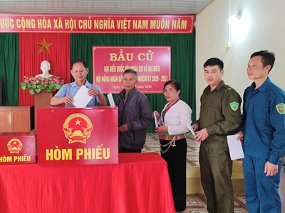 Ninh Bình: 462 khu vực bỏ phiếu đạt 100% cử tri đi bầu cử