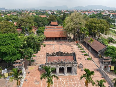 Chiêm ngưỡng báu vật nghìn năm ở đền Thánh Nguyễn