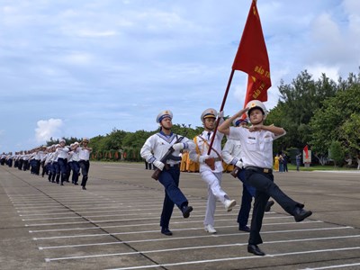 Thiêng liêng lễ chào cờ trên đảo Trường Sa