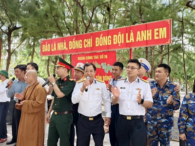 Những sân khấu đặc biệt ở Trường Sa
