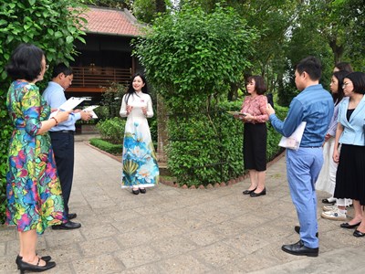 Cuốn hút hội thi thuyết minh viên tại Khu Di tích Phủ Chủ tịch