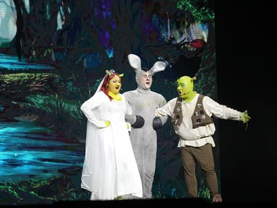 Nhạc kịch Shrek bùng nổ, tái hiện không gian cổ tích đầy lôi cuốn  