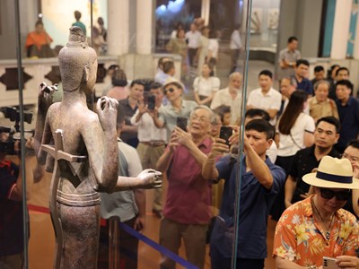 Chiêm ngưỡng cổ vật đặc sắc Tượng đồng Nữ thần Durga sau hành trình về nước