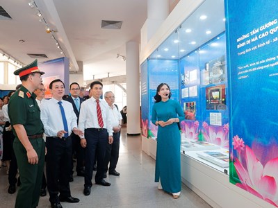 Triển lãm “Những tấm gương bình dị mà cao quý lần thứ 12