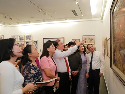 Chiêm ngưỡng tác phẩm mỹ thuật, nhiếp ảnh của tác giả được tặng Giải thưởng Hồ Chí Minh, Giải thưởng Nhà nước 