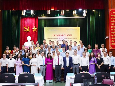 Xây dựng đội ngũ công chức, viên chức đủ phẩm chất, uy tín  và năng lực