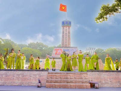 NTK Châu Loan ra mắt thiết kế mới từ cảm xúc Thu Hà Nội