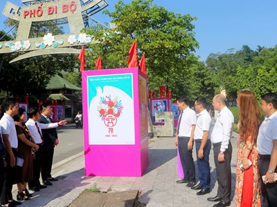 Triển lãm Tranh cổ động kỷ niệm 70 năm Ngày Giải phóng Thủ đô tại Sơn Tây