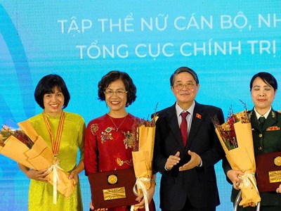 Viện Văn hóa Nghệ thuật quốc gia Việt Nam đón nhận Giải thưởng Phụ nữ Việt Nam năm 2024