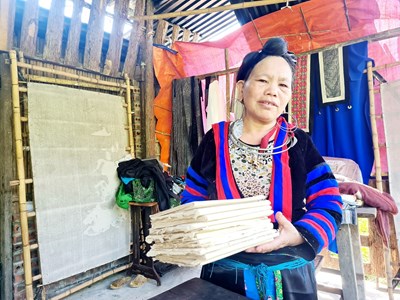 Những nghệ nhân nặng lòng với nghề truyền thống