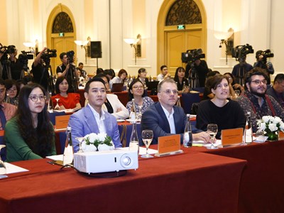  Hứa Vĩ Văn ngồi “ghế nóng” ở HANIFF VII