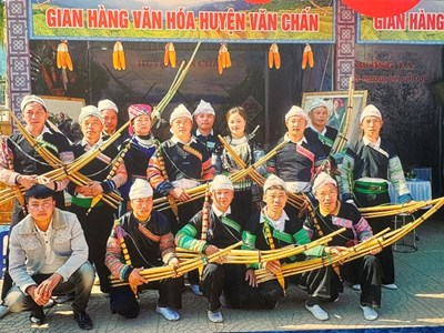 Lan tỏa những tấm gương bình dị mà cao quý 