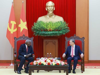 Hơn 300 hình ảnh, hiện vật, tư liệu tại triển lãm “Đảng ta thật là vĩ đại” 