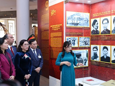Hơn 200 tài liệu, hiện vật đặc biệt tại triển lãm “Đảng Cộng sản Việt Nam - 95 năm đồng hành cùng dân tộc”