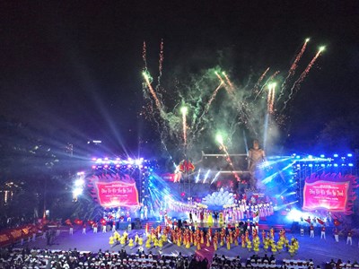 Lộng lẫy đêm khai hội kỷ niệm 236 năm Chiến thắng Ngọc Hồi - Đống Đa 