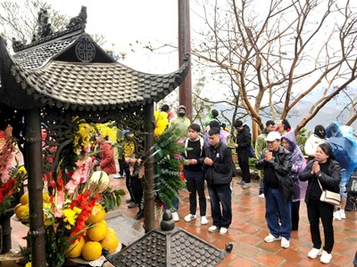 Yên Tử khai hội Xuân 2025, thu hút hàng vạn du khách thập phương