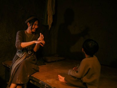 “Đèn âm hồn”: Không chiêu trò vẫn vững top doanh thu phòng vé