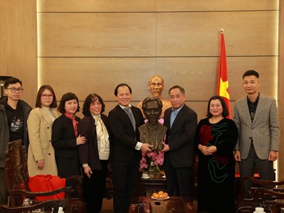 Bảo tàng Mỹ thuật Việt Nam tiếp nhận tác phẩm chân dung vị Giám đốc đầu tiên 