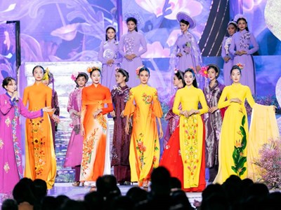 NTK Vũ Thảo Giang và bộ sưu tập “Rạng rỡ 50 mùa hoa” 