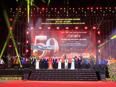 Sống lại những khoảnh khắc lịch sử thiêng liêng