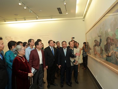 Nét bút trong đạn lửa của họa sĩ Huỳnh Phương Đông