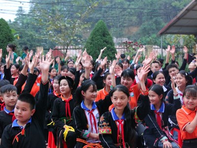 Khơi mở cánh cửa tri thức cho trẻ em vùng cao