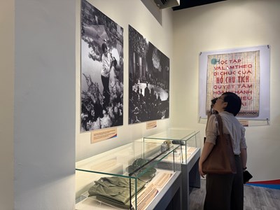 Cơ hội tiếp cận hình ảnh, tư liệu quý tại trưng bày "Non sông liền một dải"