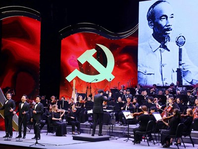 Tổng Bí thư Tô Lâm dự chương trình nghệ thuật “Đảng trong mùa xuân đại thắng”