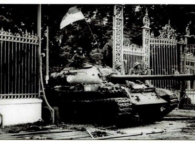  Tiếp nhận gần 100 ảnh quý về cuộc kháng chiến chống Mỹ từ các nhà báo chiến trường