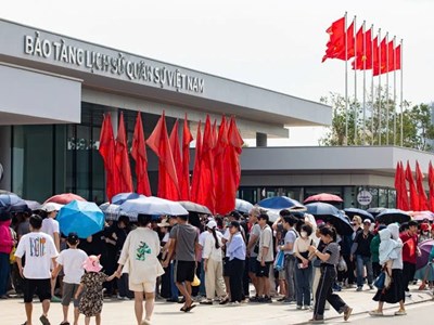 Gần 150.000 lượt khách thăm Bảo tàng Lịch sử quân sự Việt Nam dịp nghỉ lễ