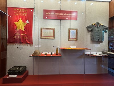 Hiện vật kể chuyện “Bác Hồ với miền Nam - Miền Nam với Bác Hồ”