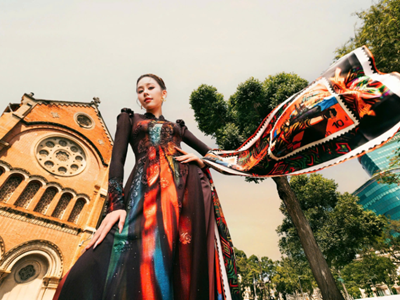 Thư Từ Phố Thị: Tình yêu trong tà áo dài Việt