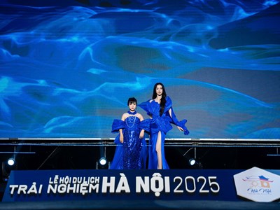 NTK Châu Loan gây ấn tượng với  BST “Đại dương xanh” và “Nhật Bình”