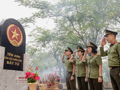 Tên anh gắn liền với chiến công bất tử