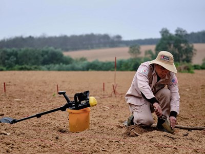 Gỡ bỏ hiểm họa, mở rộng tương lai