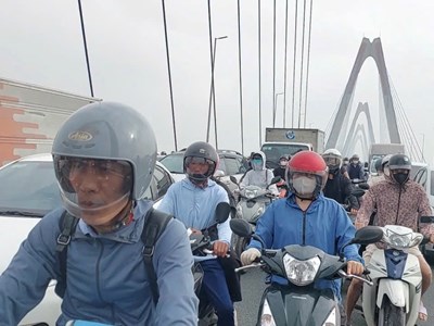 Cầu Nhật Tân ùn tắc “kỷ lục”