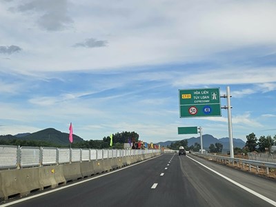 Những quy định về cảnh báo an toàn trên cao tốc, tài xế cần biết