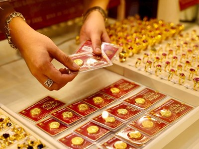 Từ ngày 10.10.2025 mua từ 2 chỉ vàng bắt buộc phải chuyển khoản  