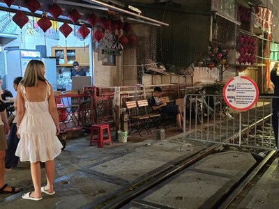  Khoảng cách… ở “phố đường tàu”