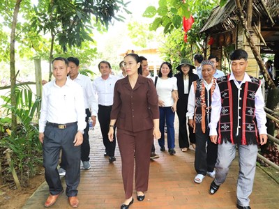  Phát triển du lịch gắn với bảo tồn  văn hóa bản địa