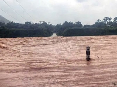  Hàng nghìn hộ dân ngập sâu, nhiều tuyến đường chia cắt